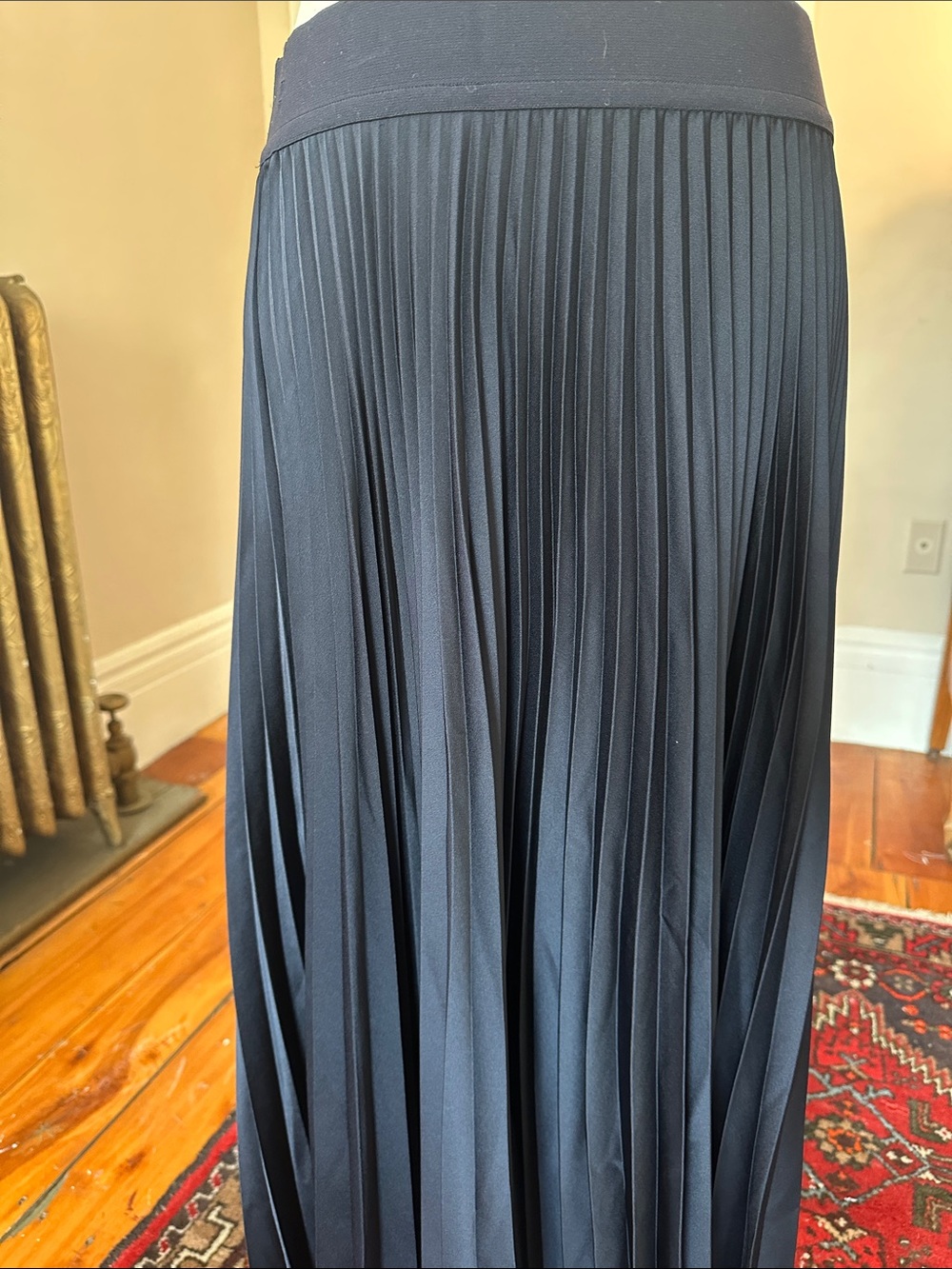 The White Company Elegant Dark Navy (or black??) Pleated Maxi Skirt - Picture 4 of 8